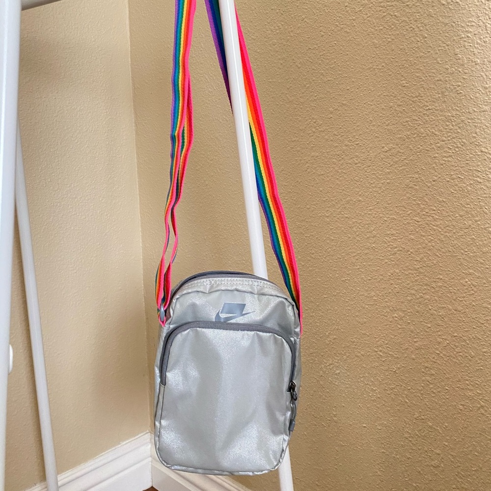 NIKE crossbody bag BE TRUE collection